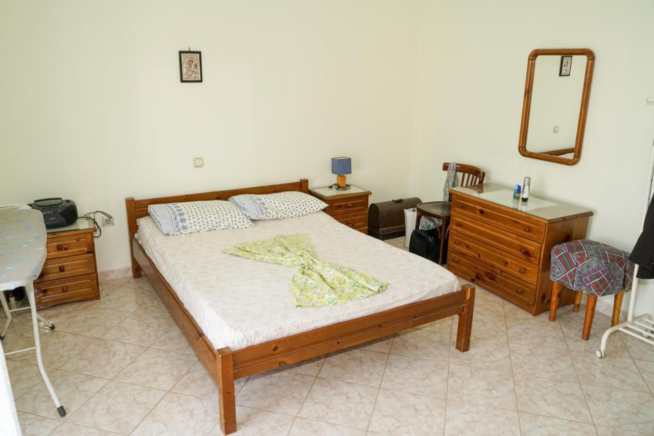Connie'S Apartments Sarandë Buitenkant foto