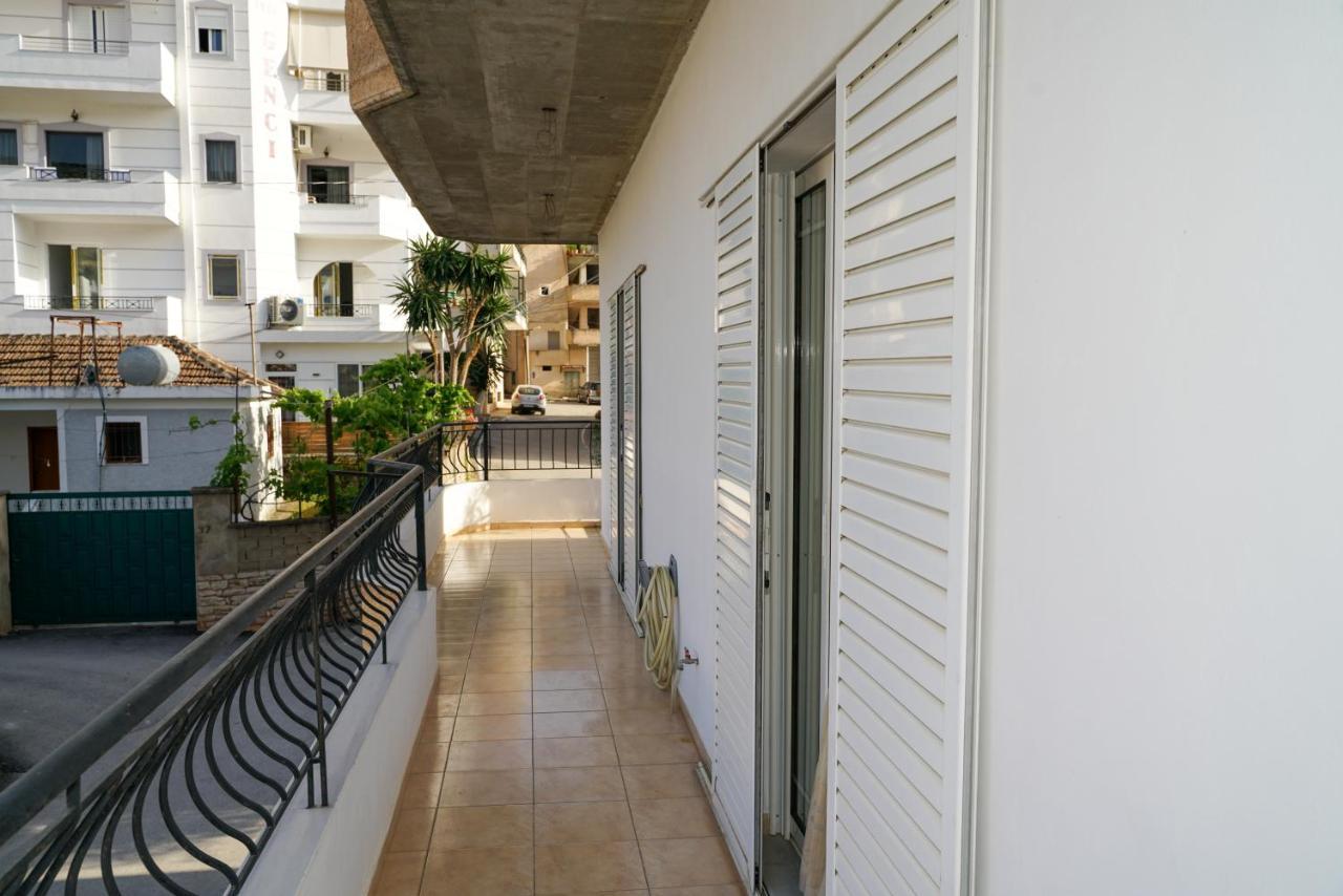 Connie'S Apartments Sarandë Buitenkant foto