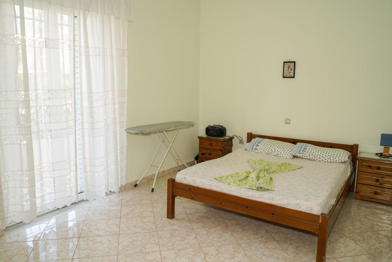 Connie'S Apartments Sarandë Buitenkant foto